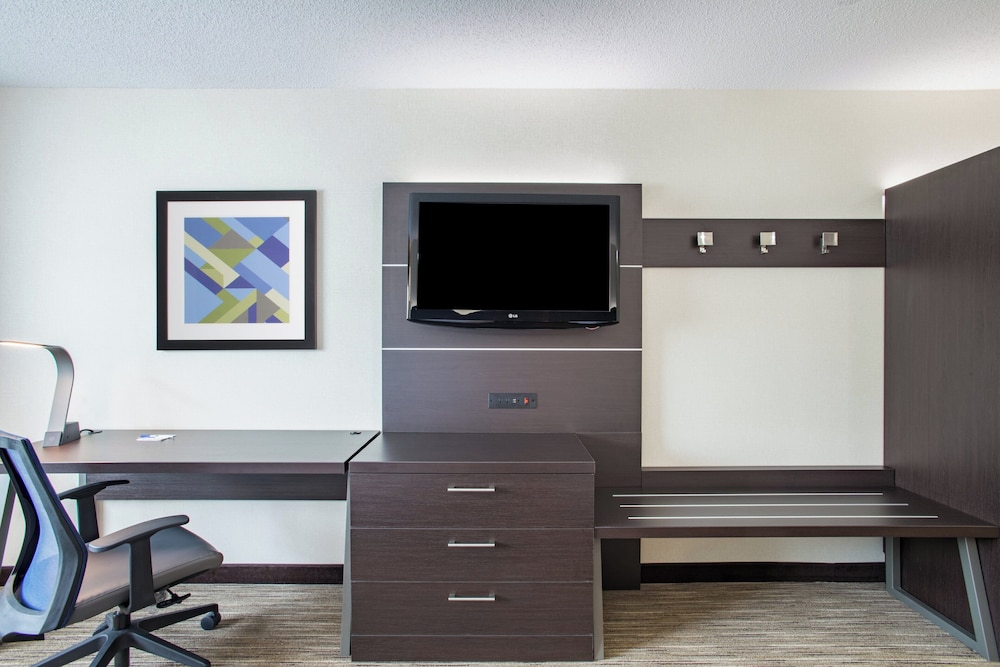 Holiday Inn Express Hotel And Suites Boston Marlboro 52/63