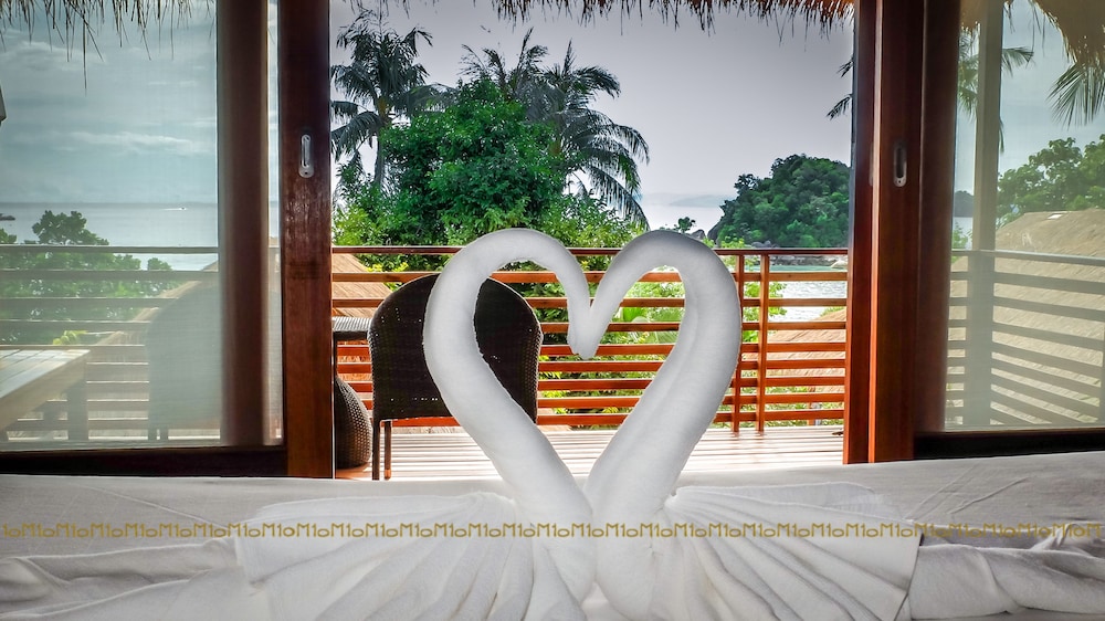 Ten Moons Lipe Resort 23/50