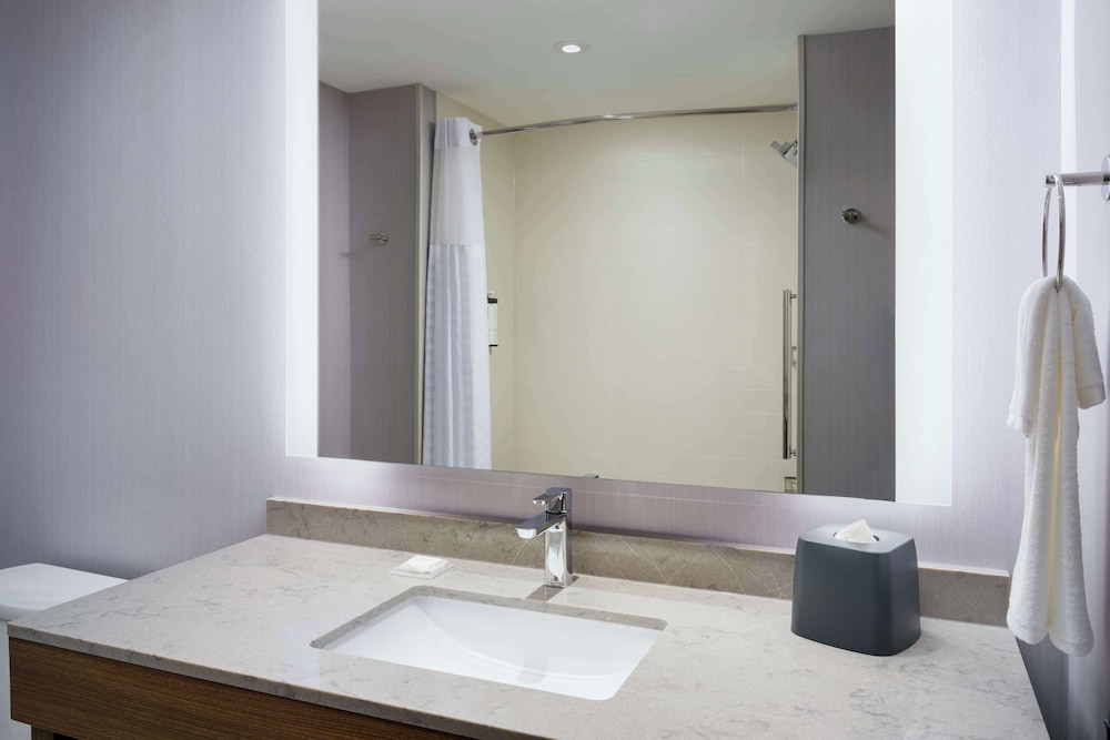 Hyatt Place Melbourne Airport 60/63