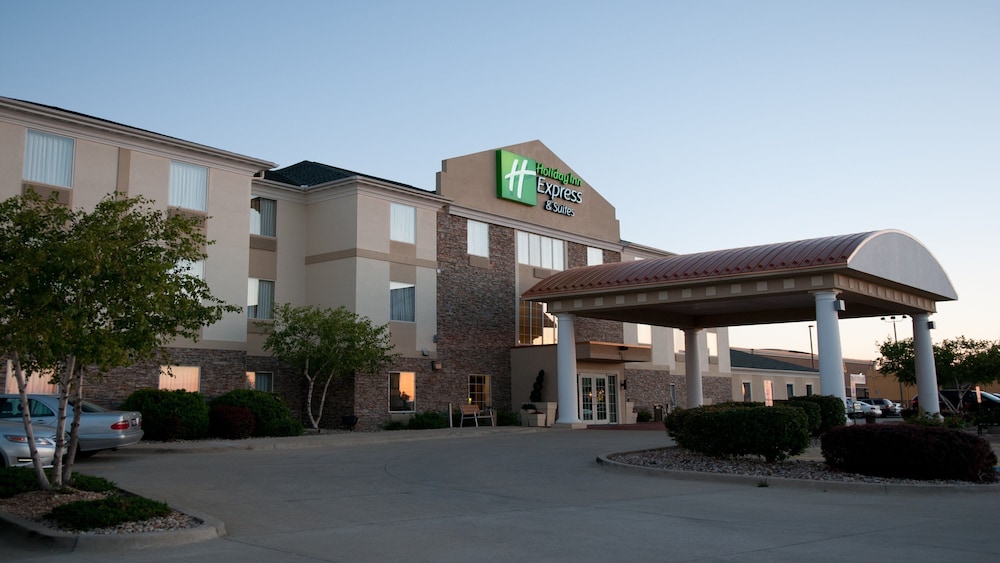 Holiday Inn Express & Suites Bloomington - Normal, an IHG Hotel 7/69