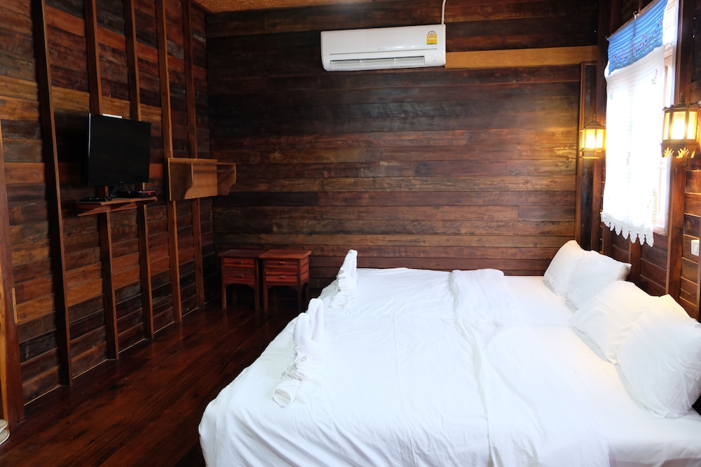 Baan Kun Tuad Ko Si Chang 14/36