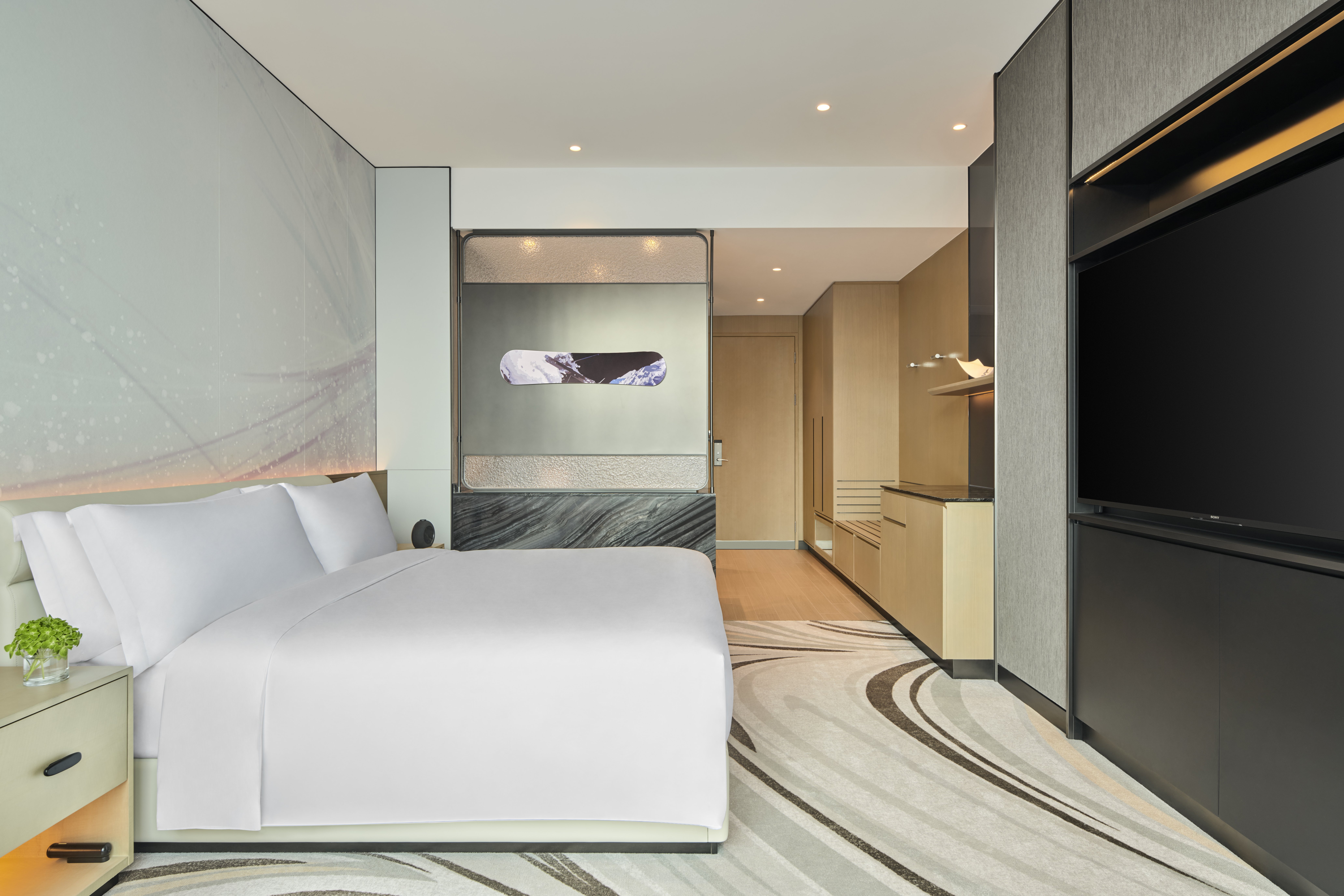 Crowne Plaza Shanghai Snow World by IHG 7/24