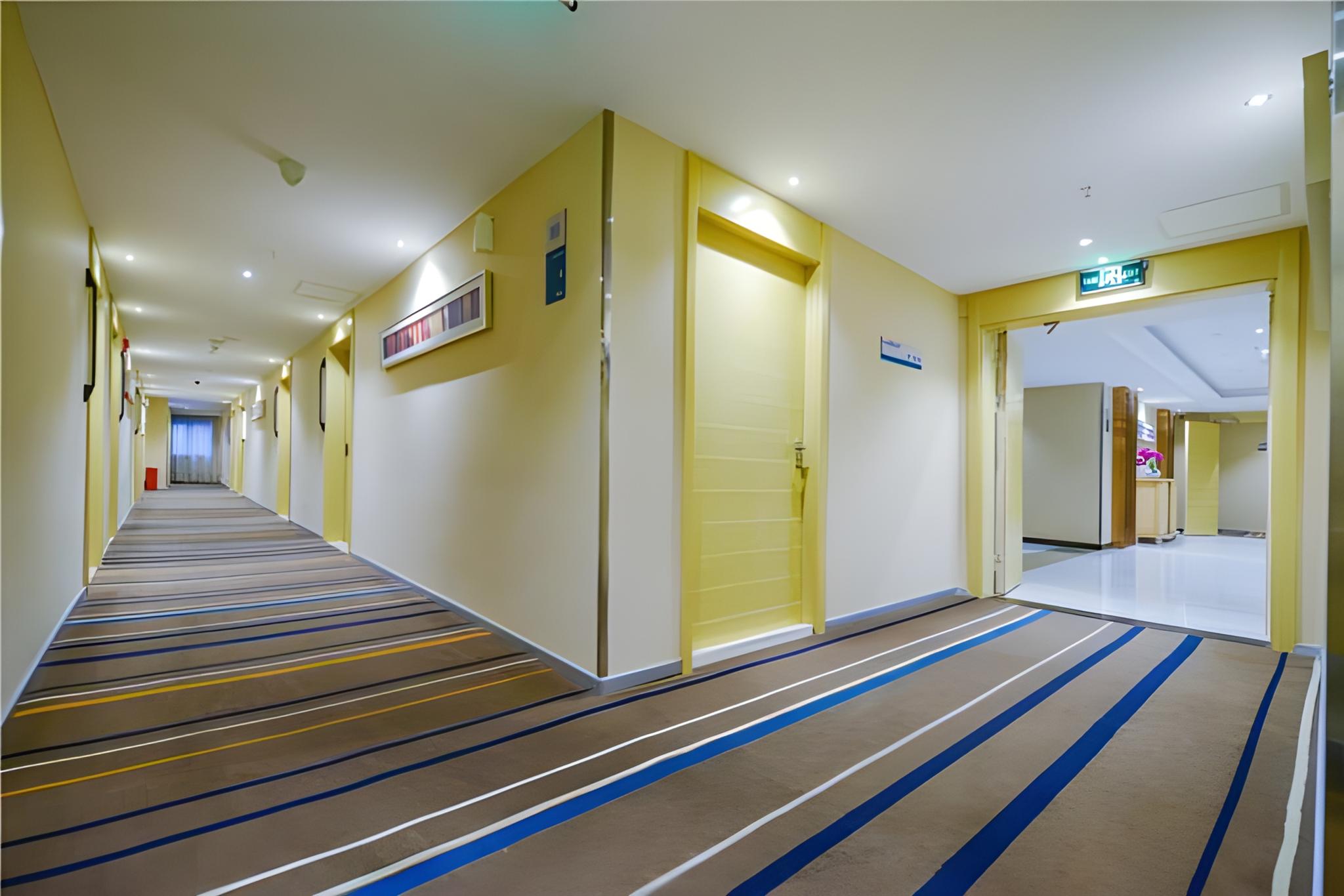 City Comfort Inn (Chongqing Yangjiaping Pedestrian Street Light Rail Station) 5/48