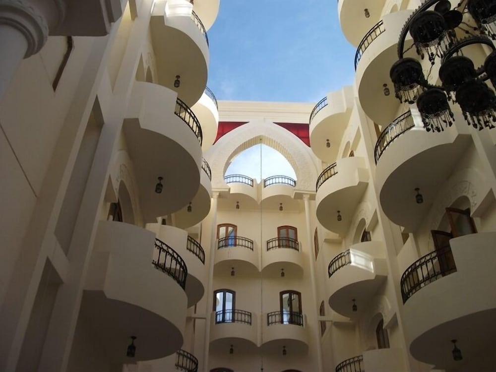 Alhambra Hotel 46/50