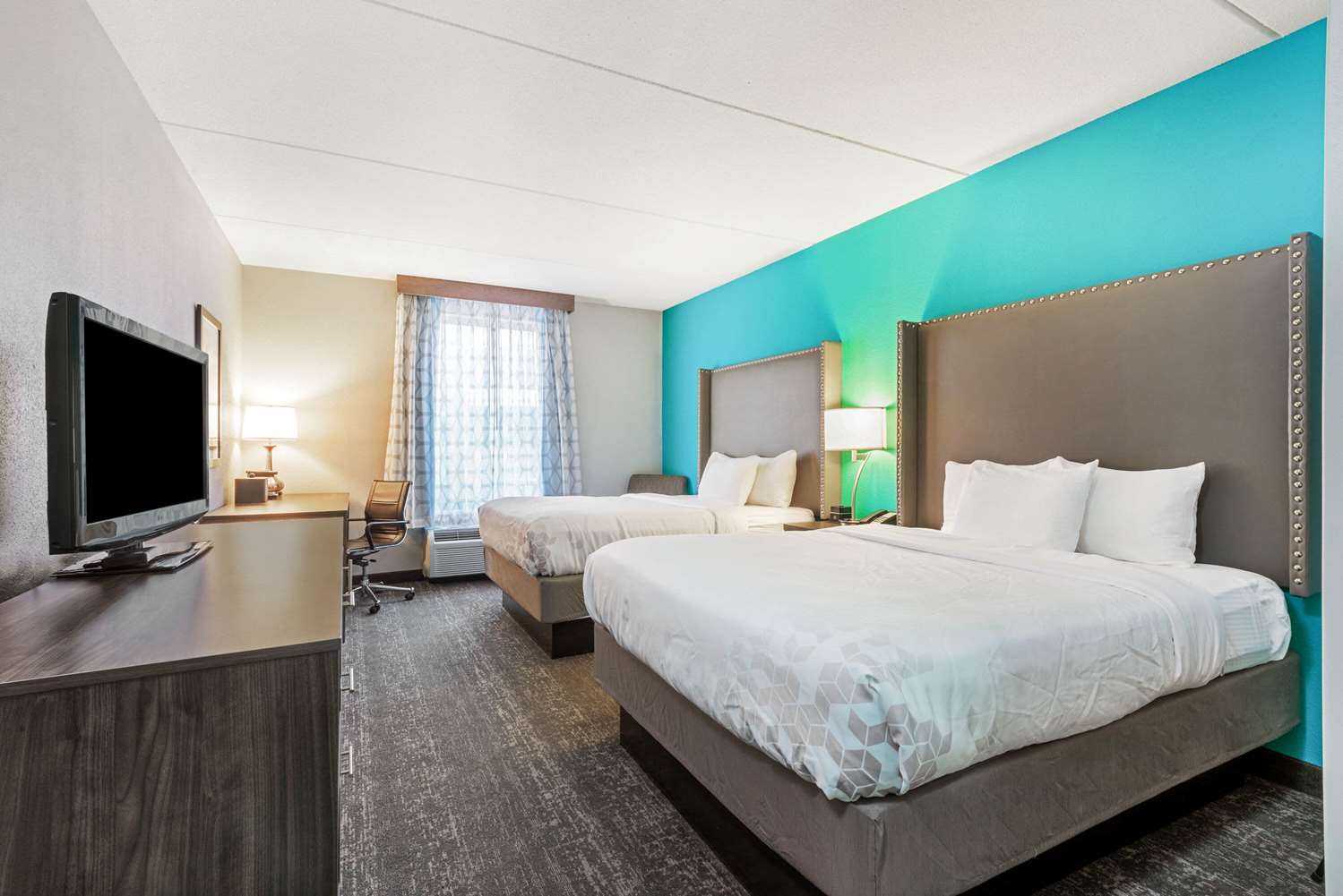 La Quinta Inn and Suites by Wyndham Jamestown 16/46