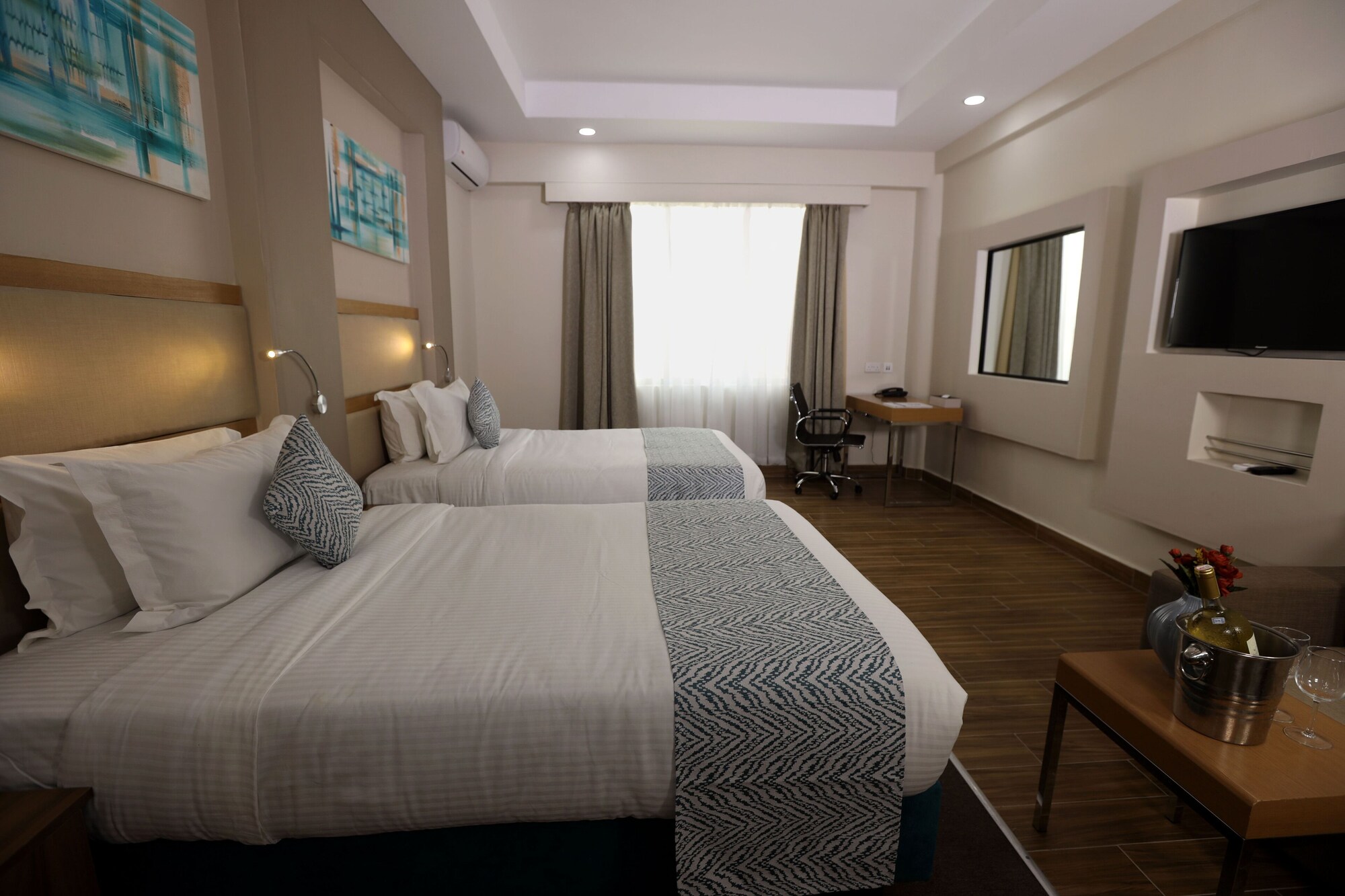 SUPERIOR, TWIN BEDS