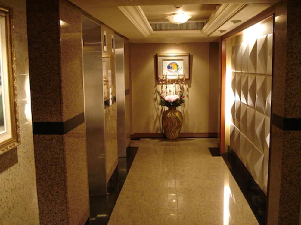 Attic Hotel 42/63