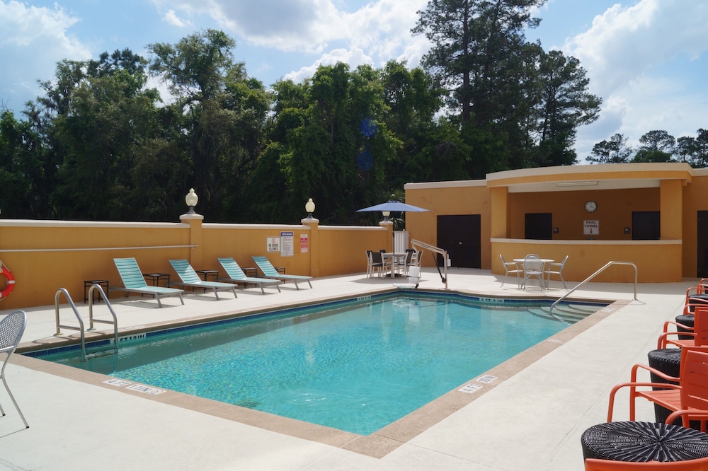 Comfort Suites Lake City 46/50
