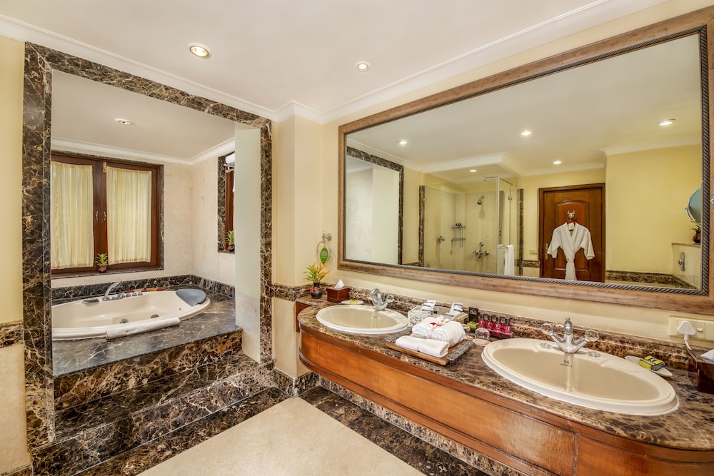 The Lalit Golf And Spa Resort Goa 50/50