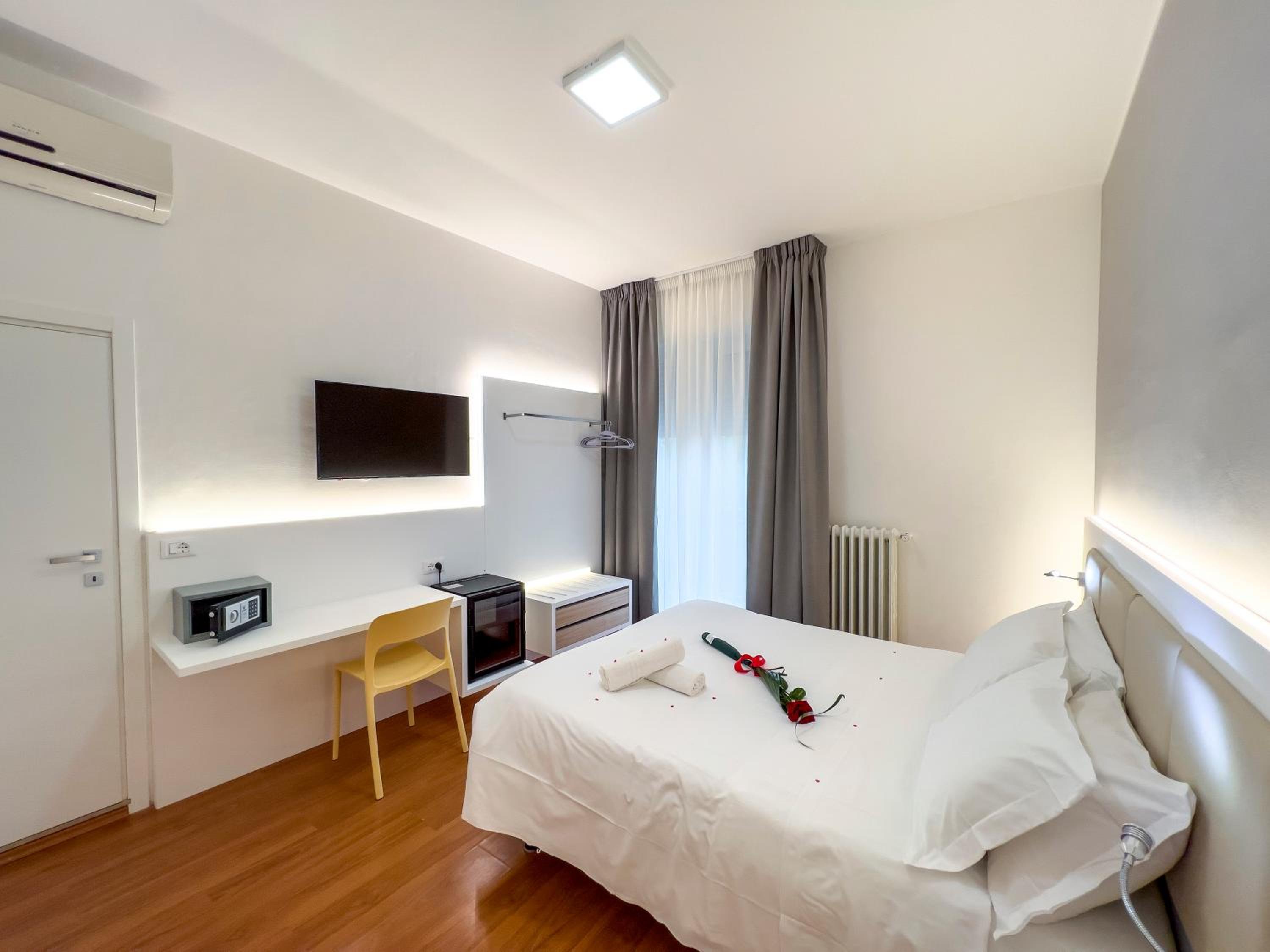 Room, Double or Twin Bed