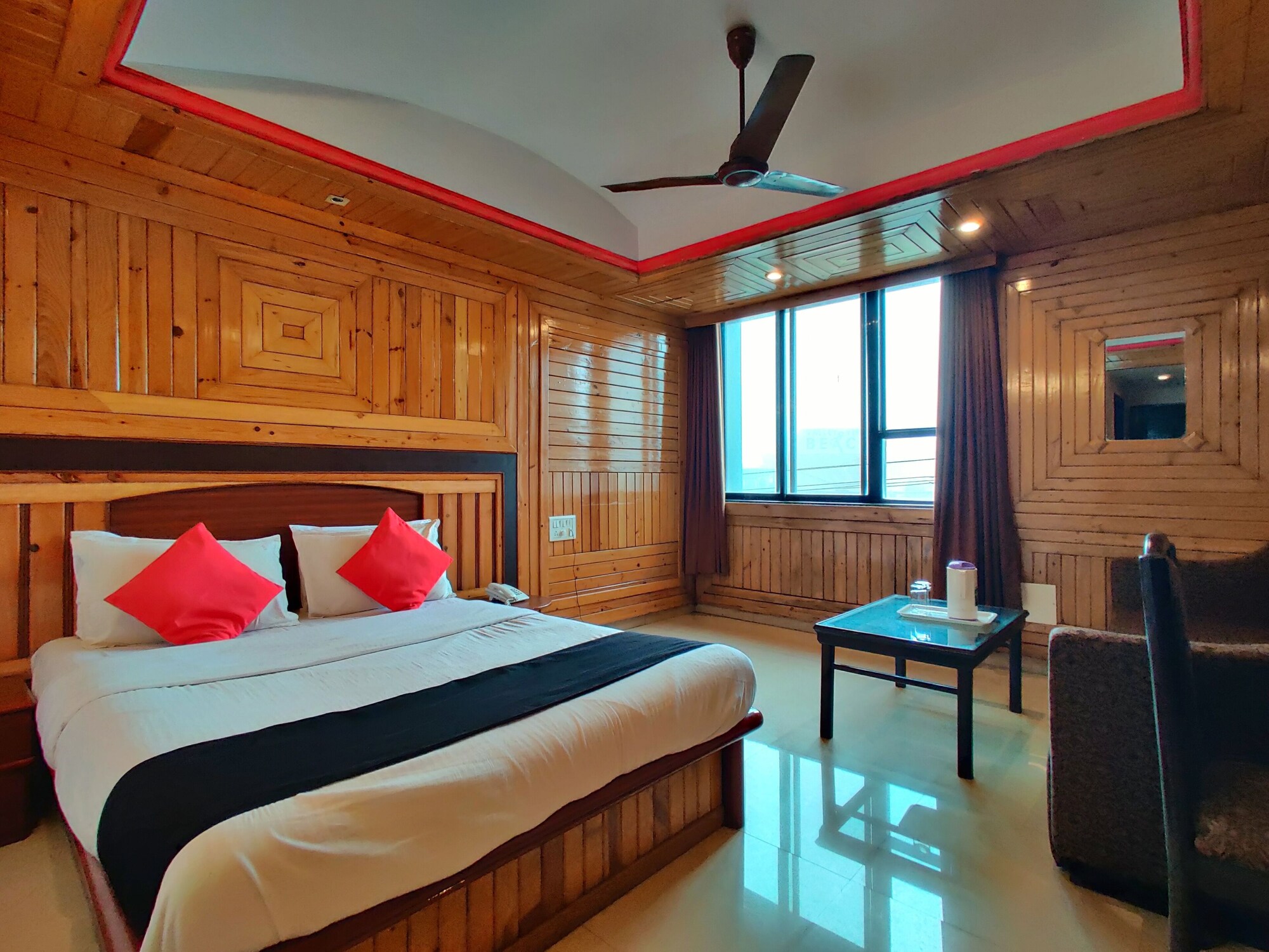 غرفة قياسية رباعية بسرير كوين، Hotel Pratap Heritage 2/8