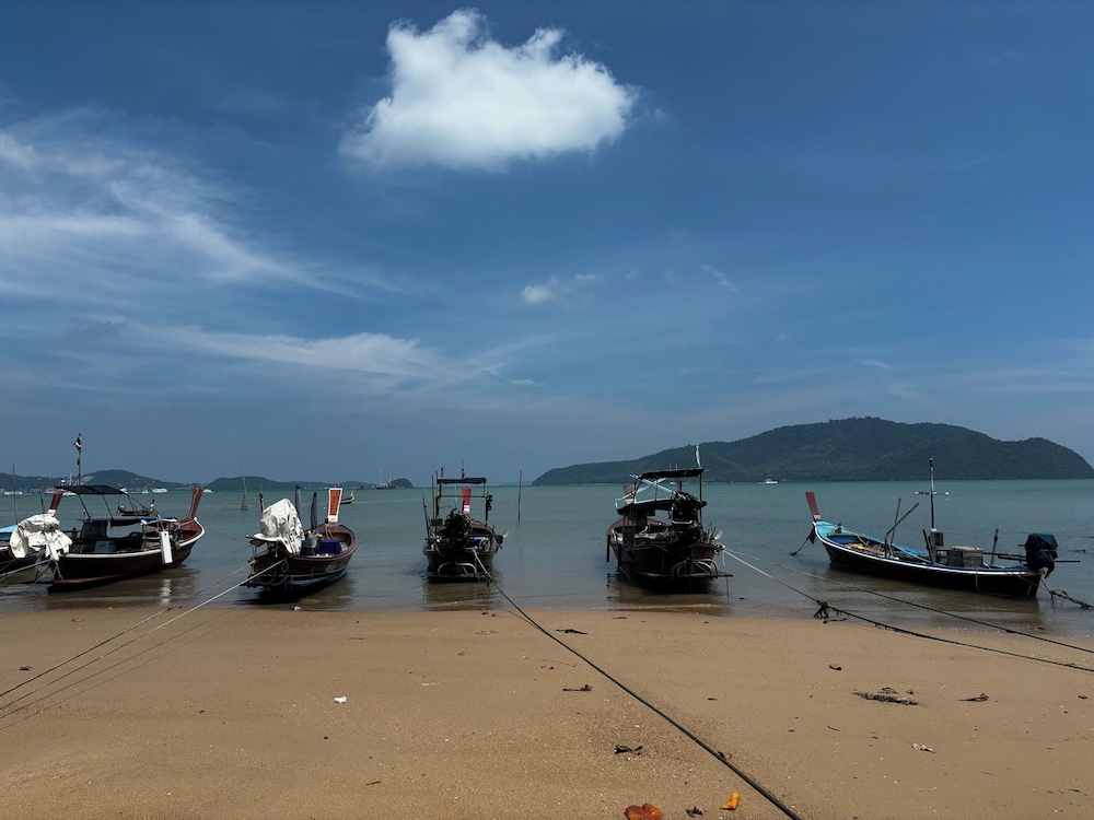 Aqua Resort Phuket 65/70