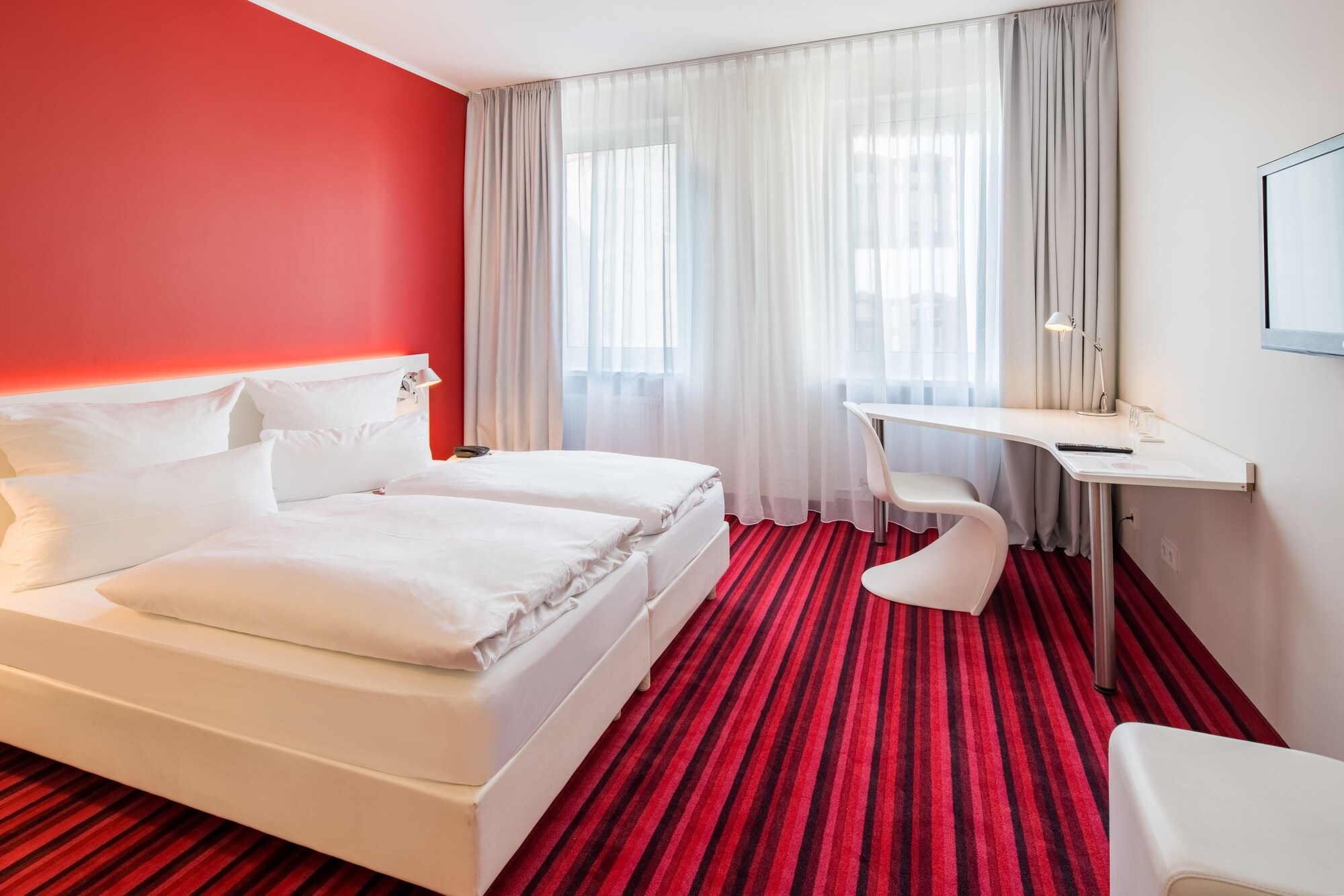 ROOM, SINGLE, DOUBLE BED