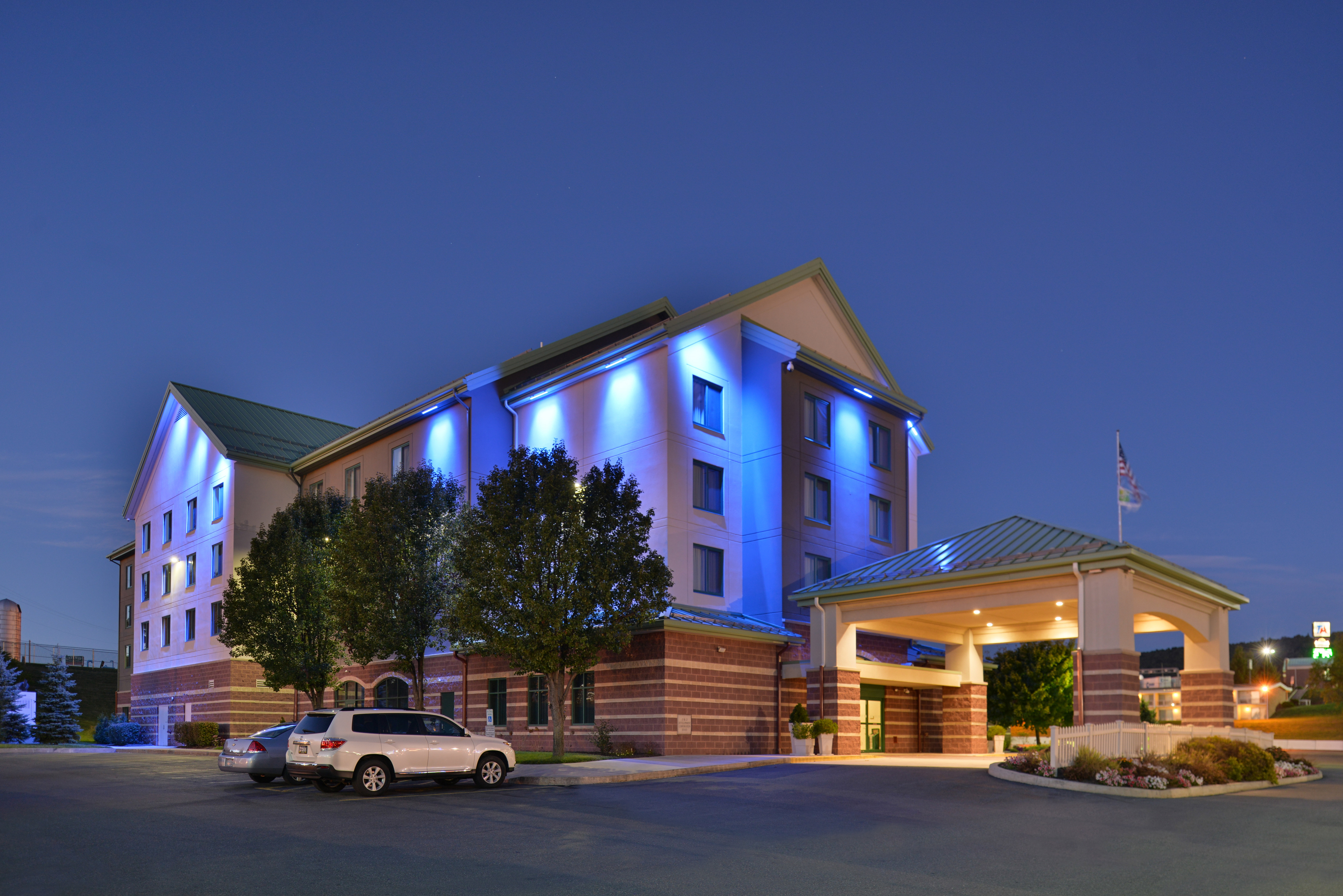 Holiday Inn Express Breezewood 63/67