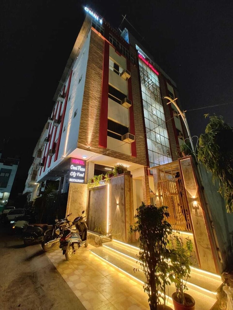 Omni Plaza 2/50