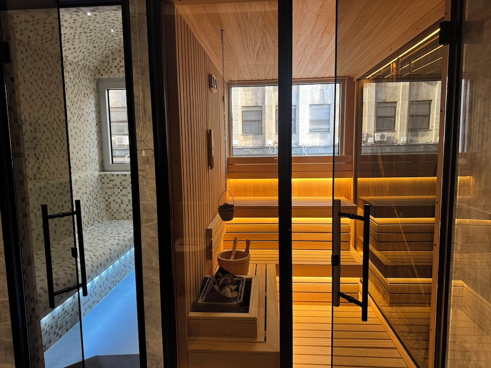 Atera Business Suites 22/42