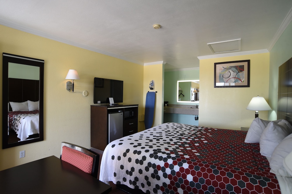 Econo Lodge 20/33
