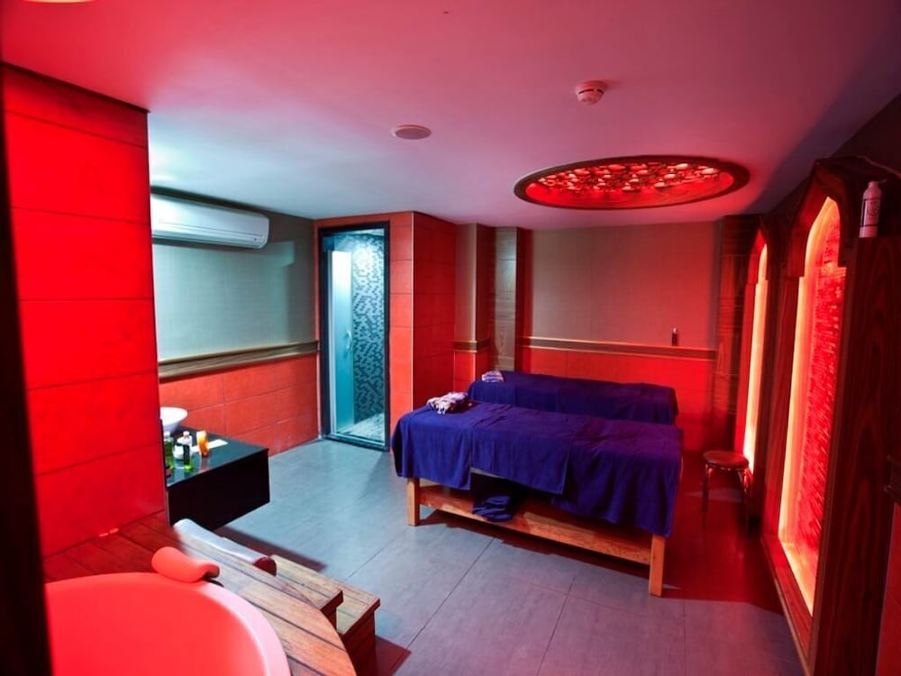 Adella Side Hotel 43/73