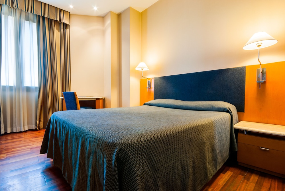 ROOM, SINGLE, DOUBLE BED