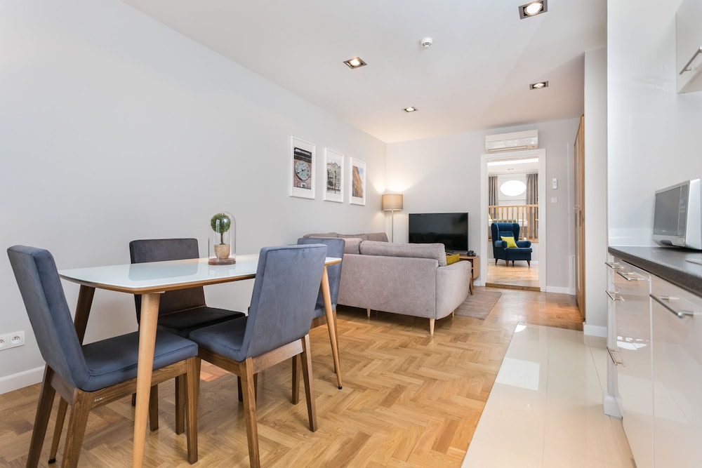 Venetian House Market Square Aparthotel 35/47