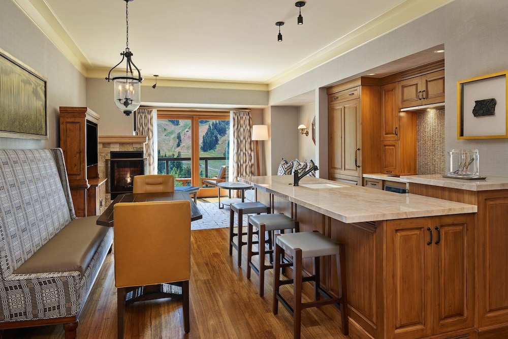 The St. Regis Deer Valley 56/70