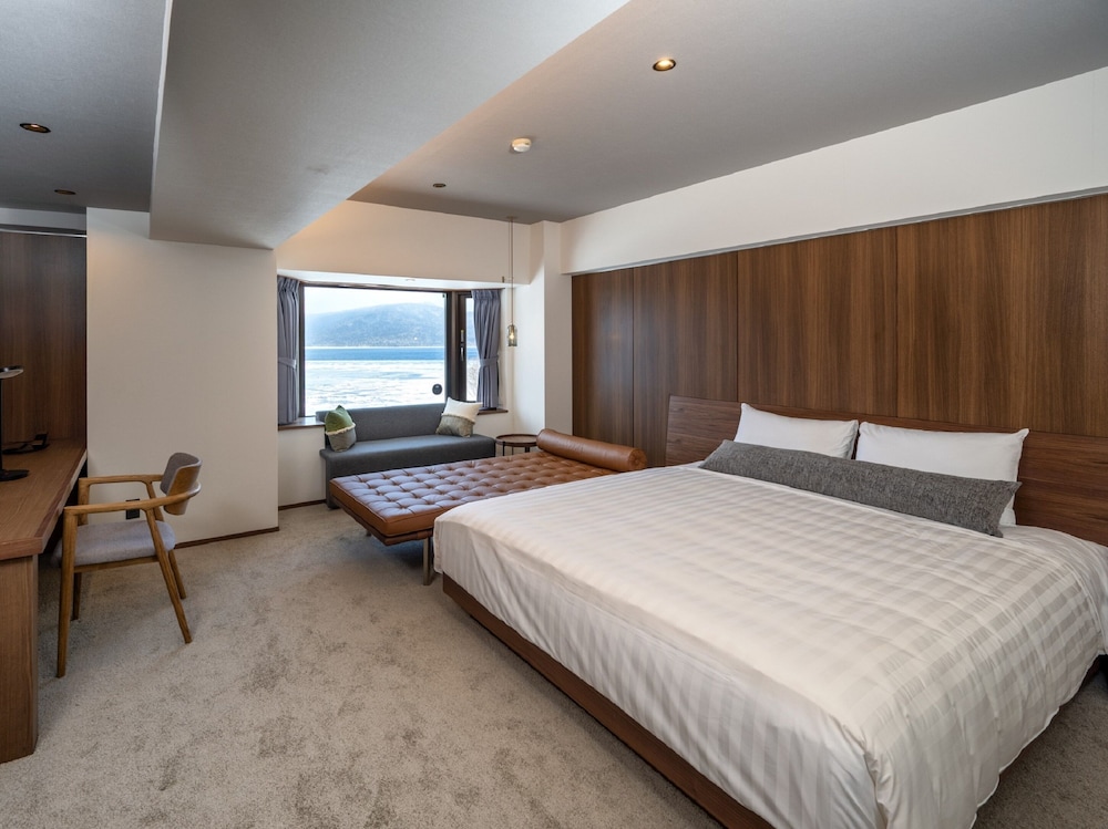 SUPERIOR, DOUBLE BED, LAKE VIEW