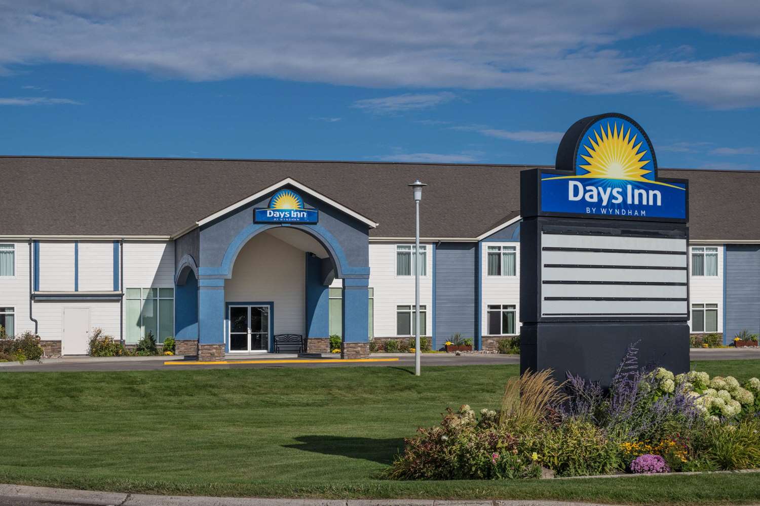 Days Inn By Wyndham Great Falls 2/35