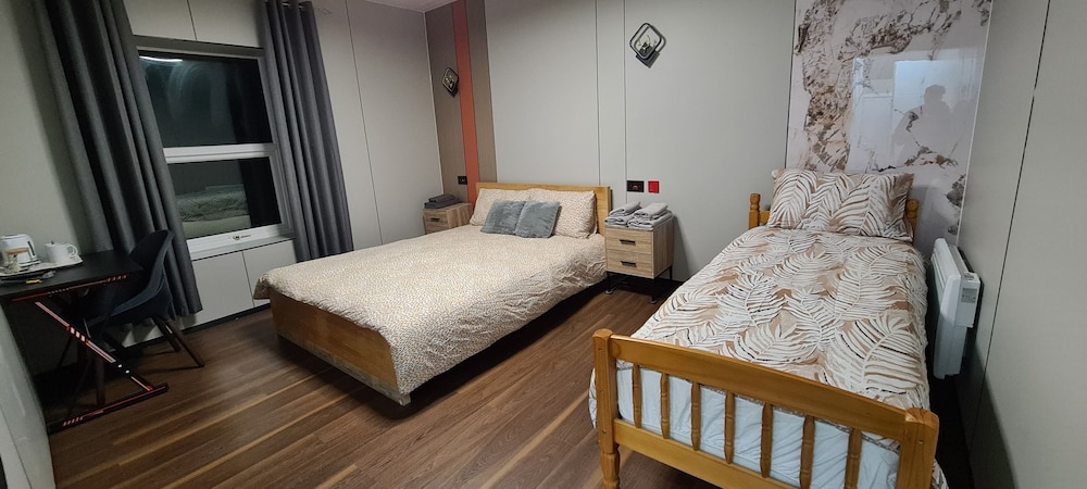 OYO Welsh Holiday Accommodation - Modern Stay 10/32
