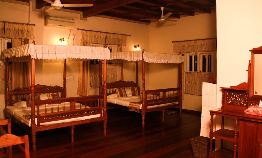 Manor House Boutique 35/50