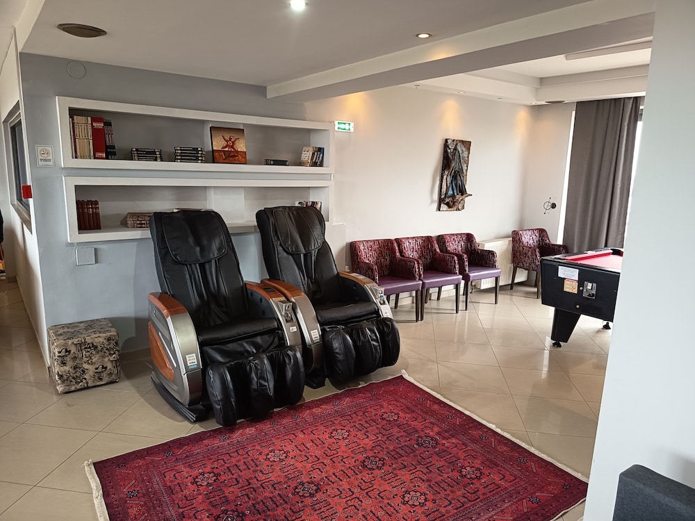 ASSEMBLY HOTEL 33/45