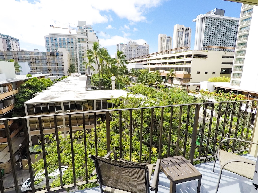 Ohia Waikiki Studio Suites 73/99