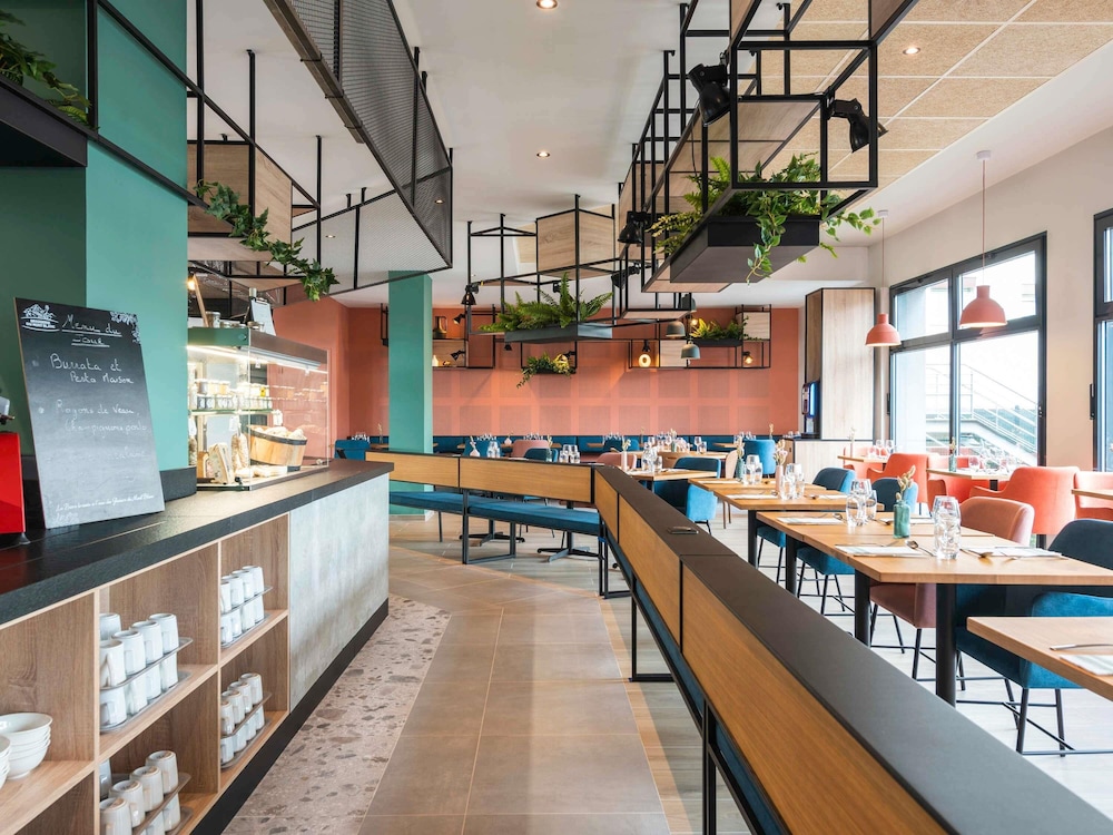 restaurant cafeteria