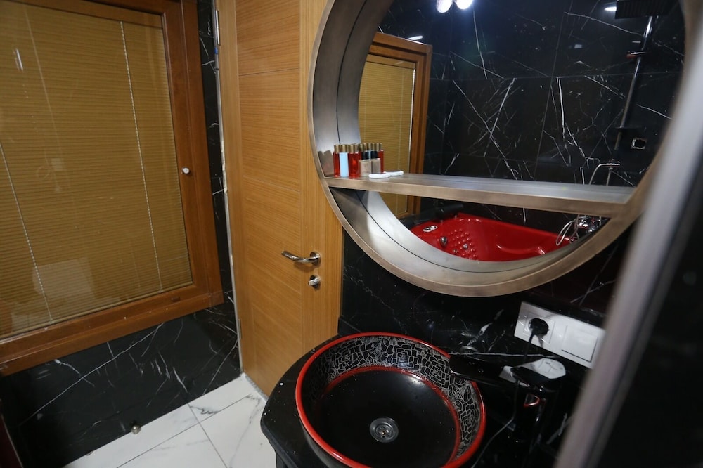 Eagle Palace Suites 25/50