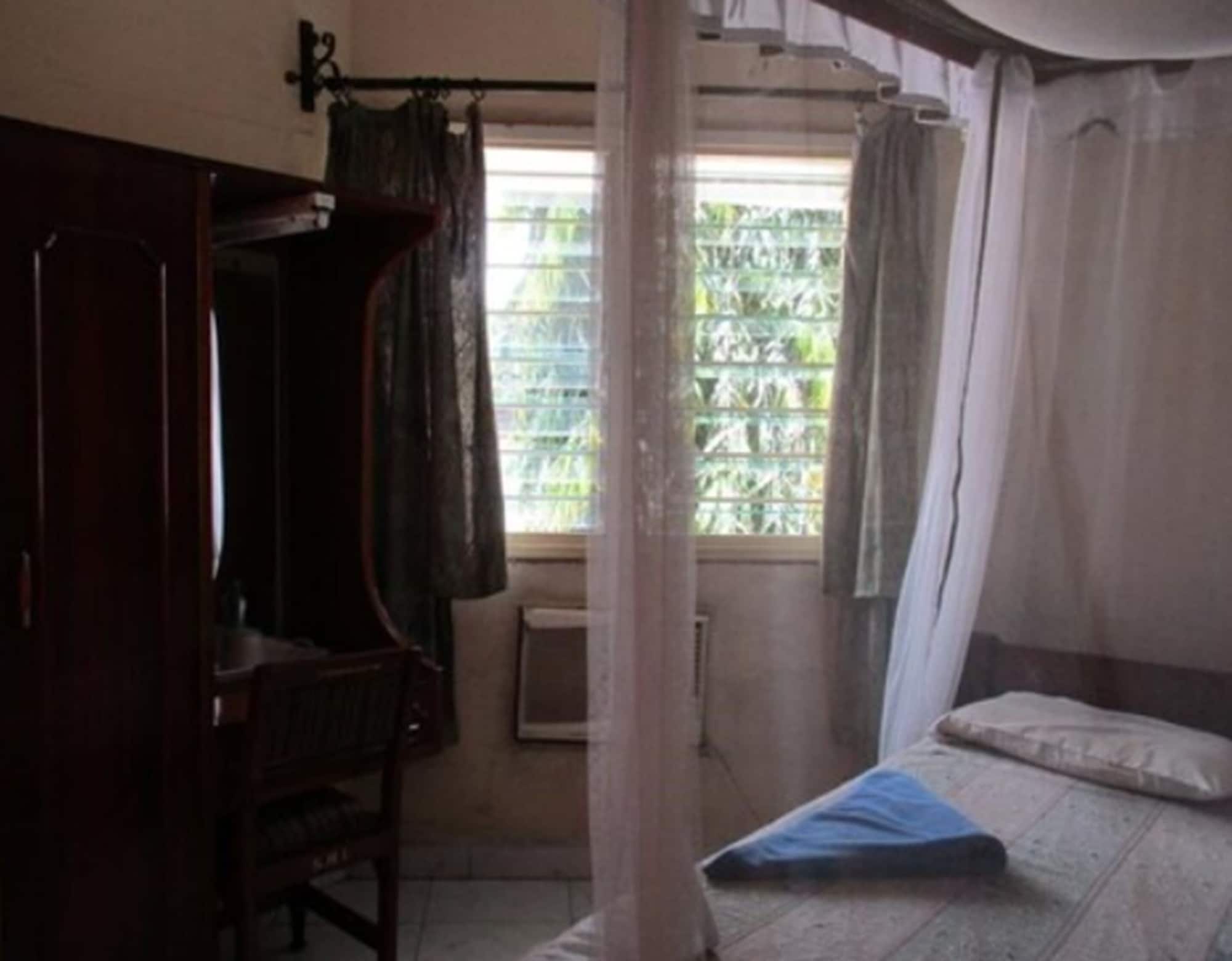 EXECUTIVE, TWIN BEDS, PRIVATE BATHROOM