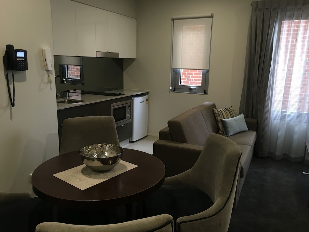 Attika Hotel 30/38