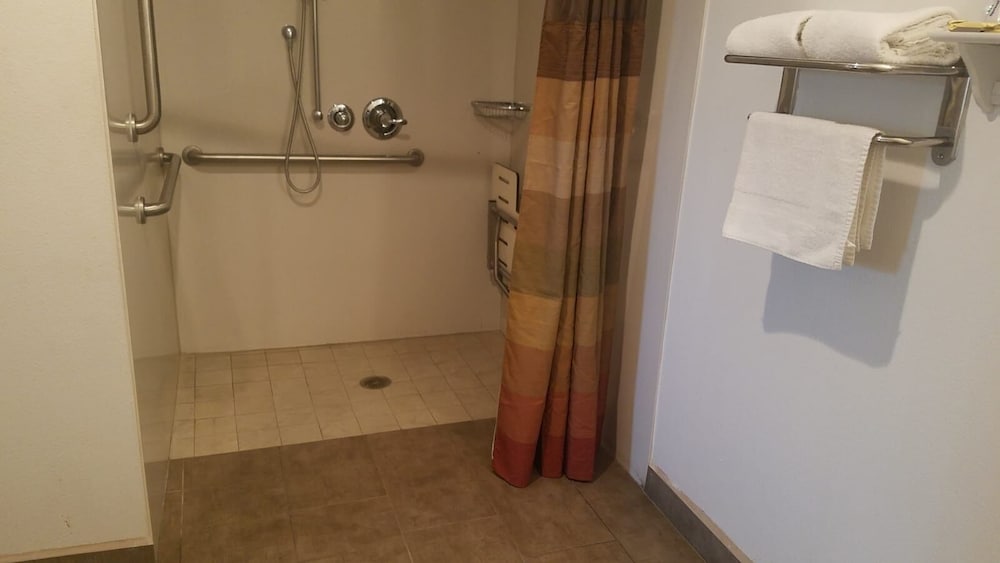 EPIC Hotel Pico Rivera 14/41