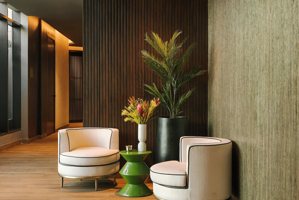 Aura Suites Downtown 6/48