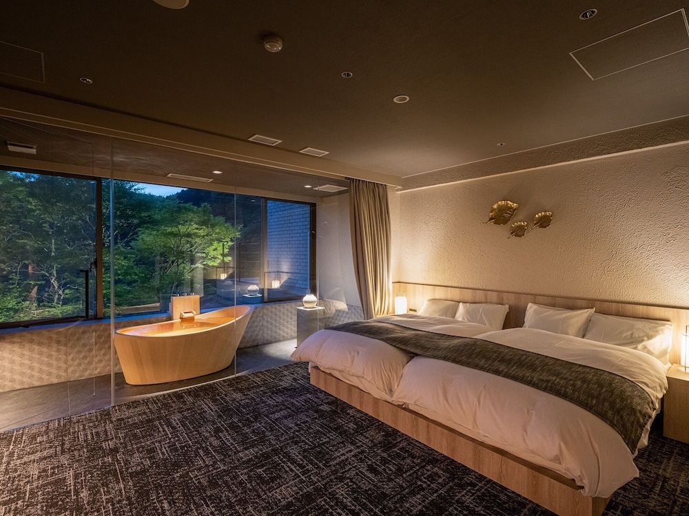Twin Beds, Semi Outdoor Bath
