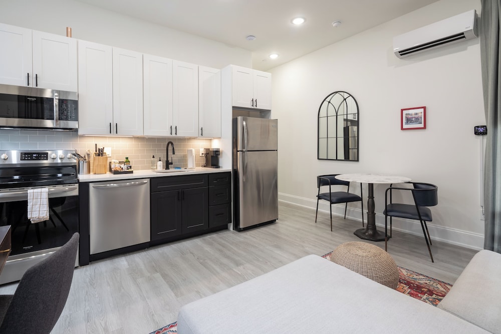 Sosuite at French Quarters - Rittenhouse Square 8/50