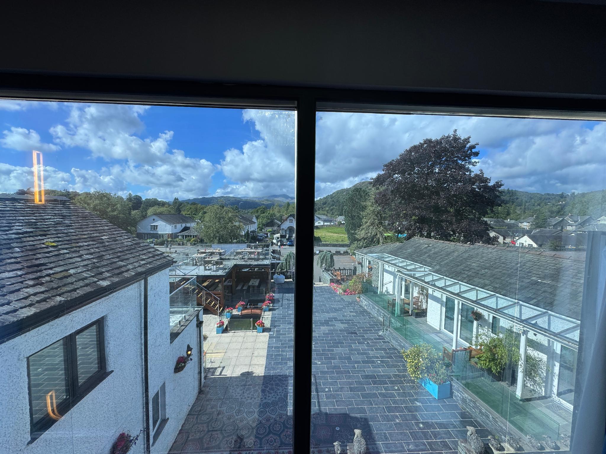 Waterhead Rooms & Suites - Parking and Light Breakfast 24/43