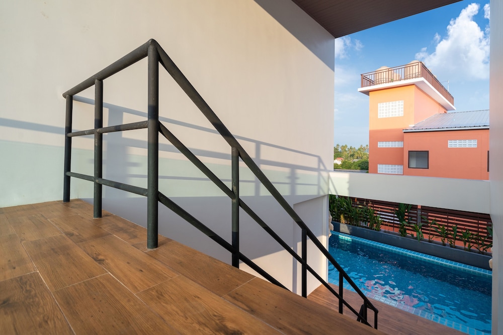 The Thames Pool Access Resort 27/50