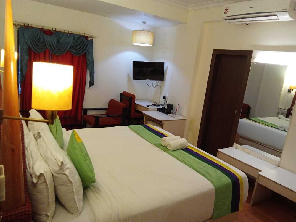 Hotel Crown Ahmedabad 37/43