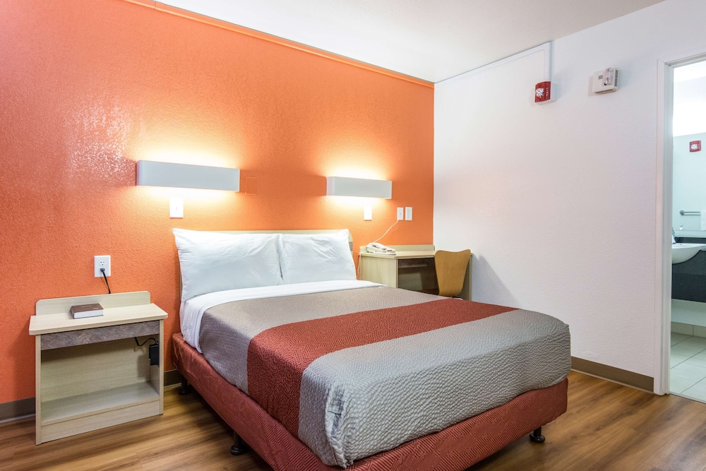 Motel6 Longview, TX 16/64