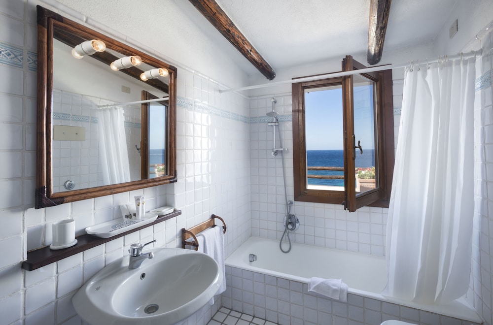 Club Hotel Baja Sardinia 58/60