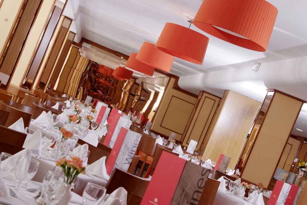 Clumba Hotel 38/50