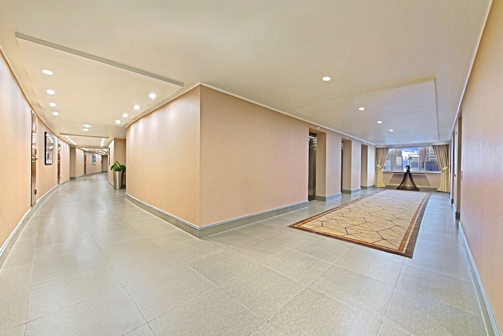 THE CURVE HOTEL 10/74