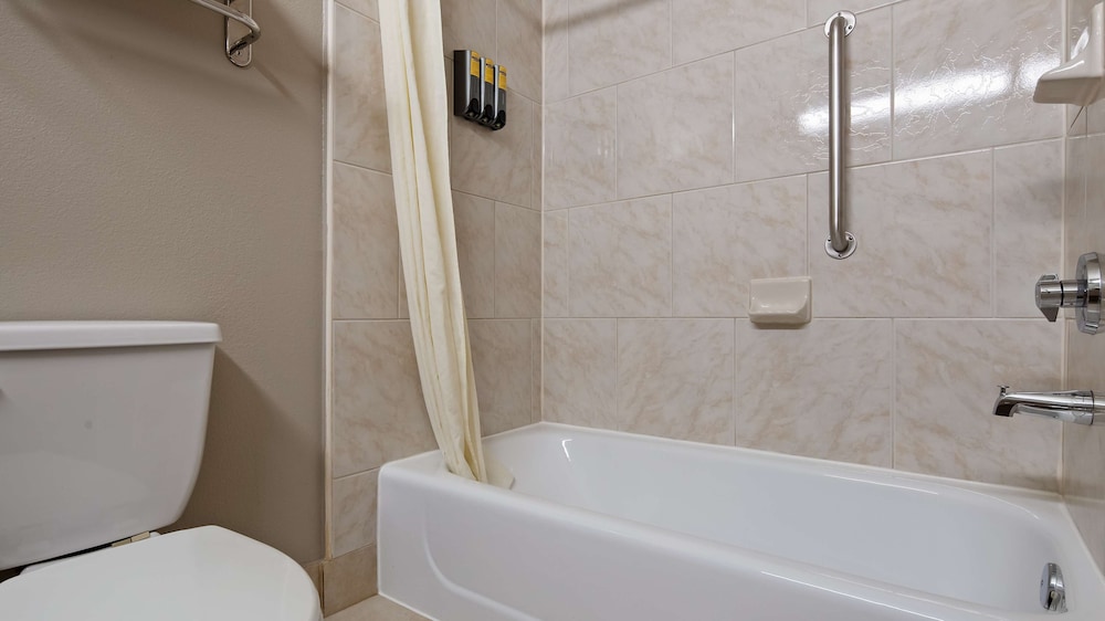 Best Western Plus Mansfield Inn & Suites 14/34