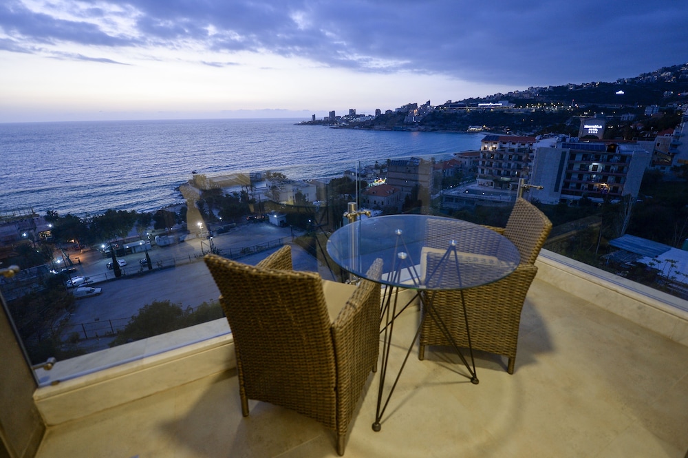 Zett Hotel Jounieh 40/43