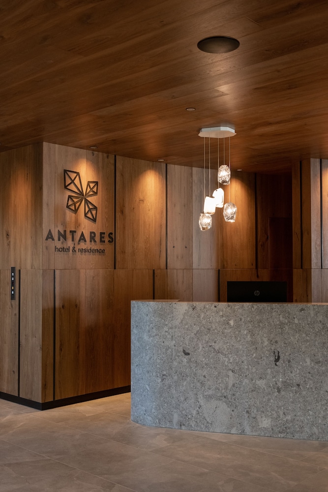 Hotel Antares 8/70