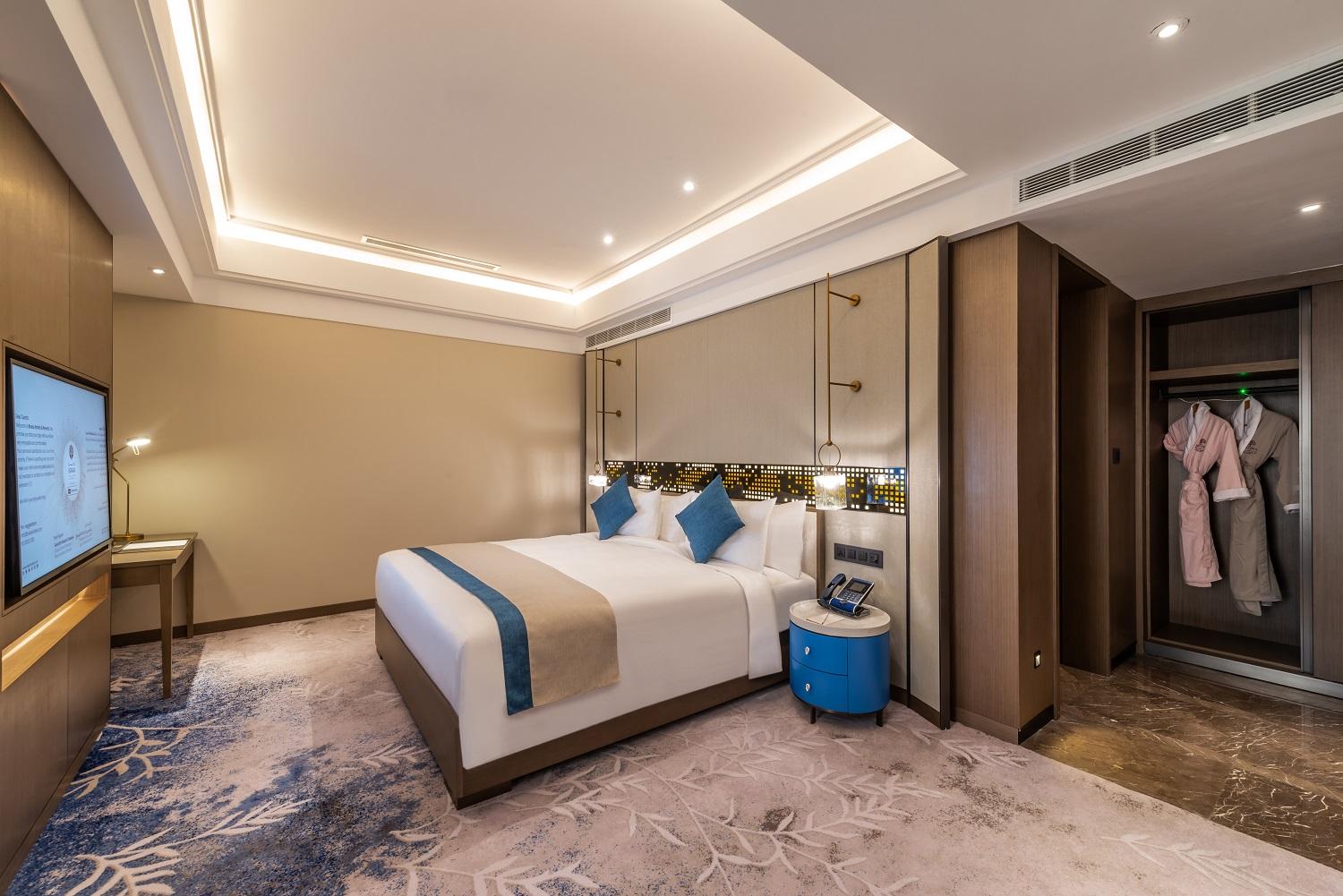 Imperial, Suite